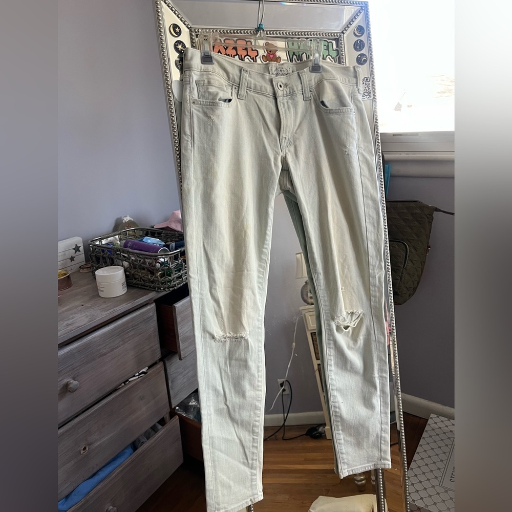 Light wash skinny jeans